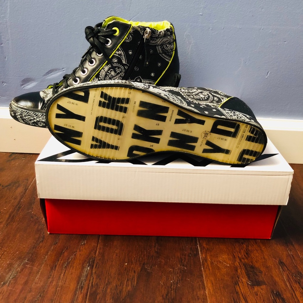 DKNY Cindy Printed Bandana Heeled Sneaker